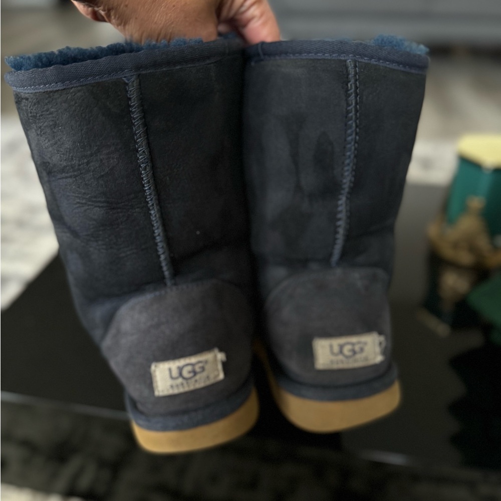 Ugg Classic Short Leather Boots Navy. - Picture 3 of 10